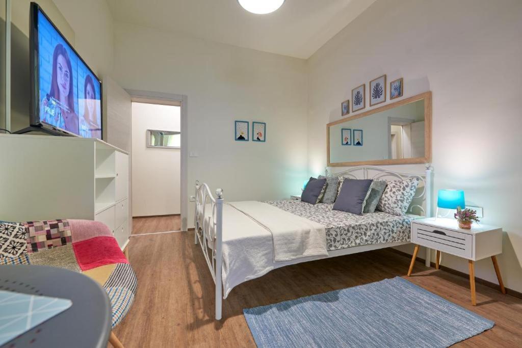 Old City Romantic Studios 2 Пула Екстериор снимка