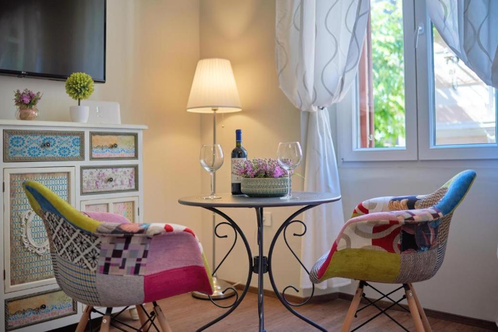 Old City Romantic Studios 2 Пула Екстериор снимка
