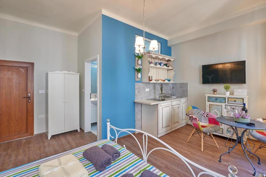 Old City Romantic Studios 2 Пула Екстериор снимка
