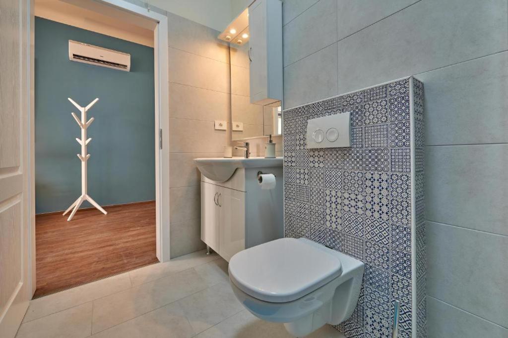 Old City Romantic Studios 2 Пула Екстериор снимка